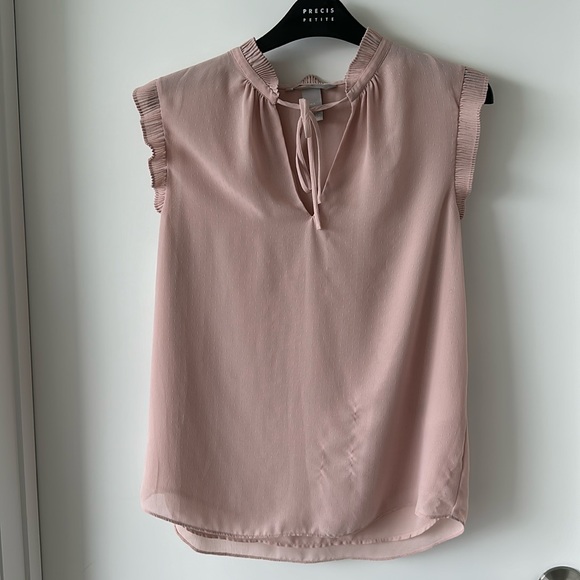 H&M Peach Blouse w beautiful ruffle detail - Picture 1 of 6